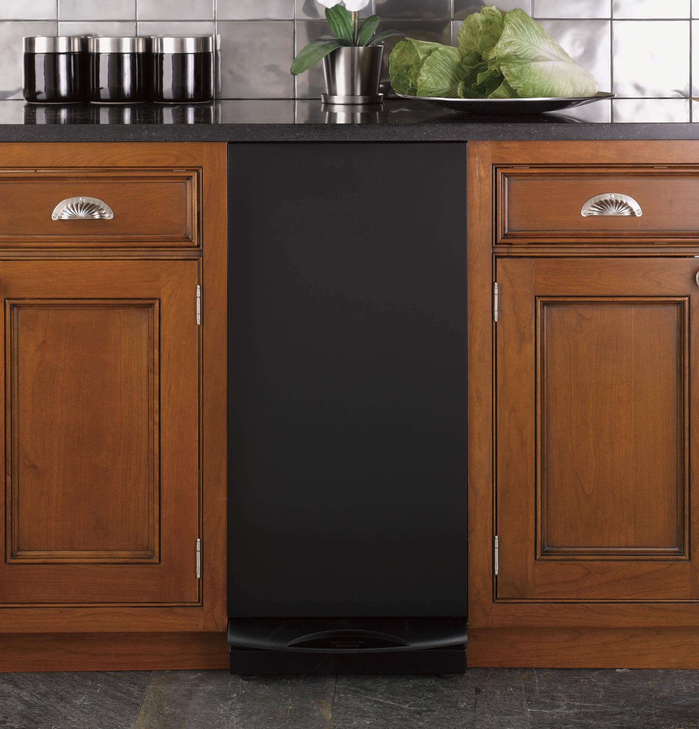 Cafe UCG1500NBB Universal 15" Built-In Compactor