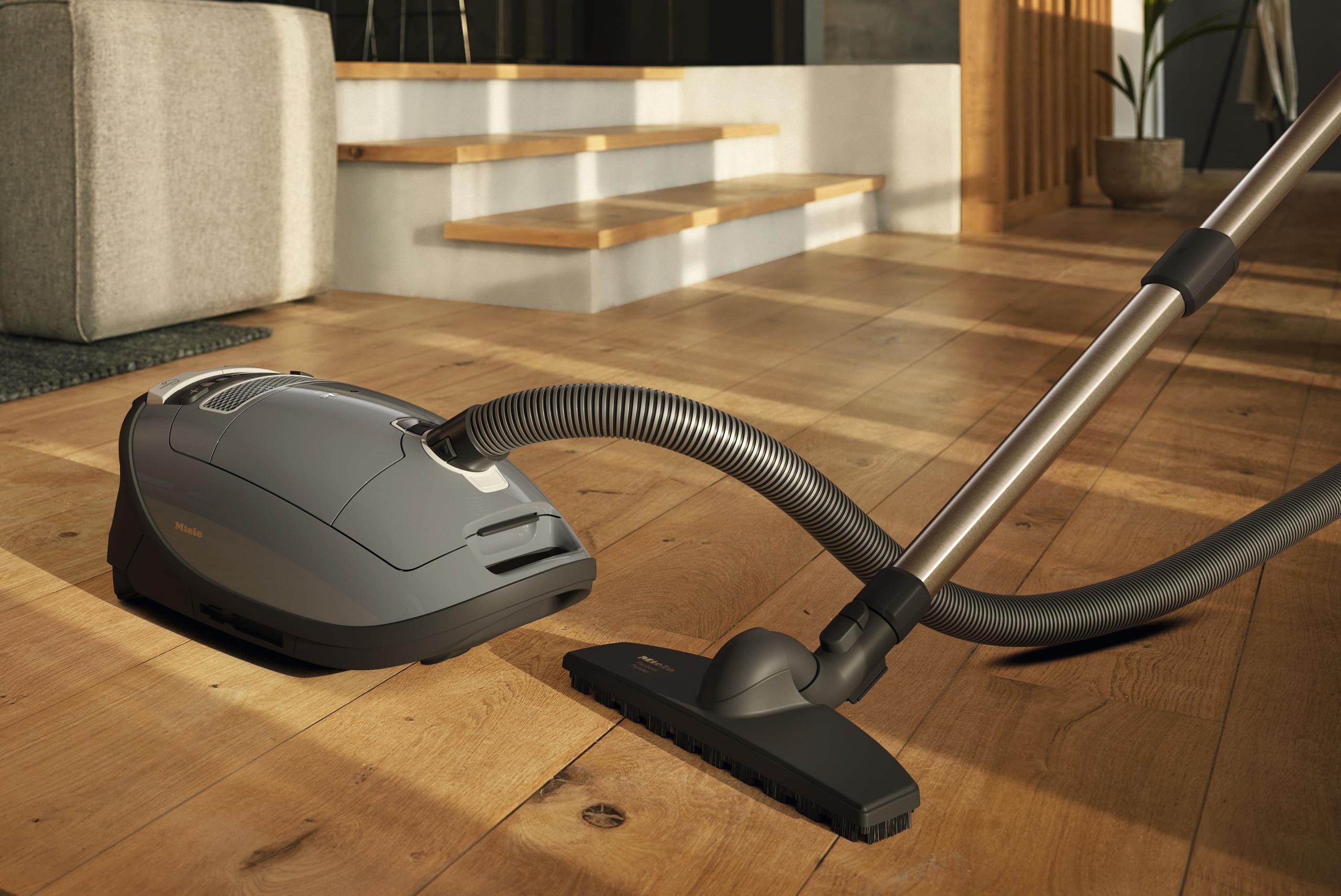 Miele COMPLETE C3 125 GALA EDITION GG Complete C3 125 Gala Edition - Canister Vacuum Cleaners With Protective Parquet Floorhead For First-Class Care Of Delicate Hard Floors.