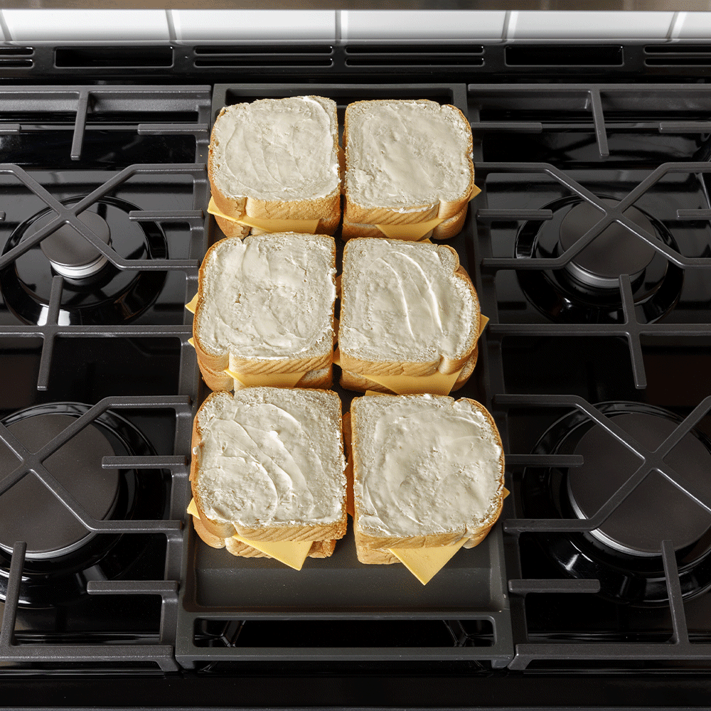 Ge Appliances GGS600AVFS Ge® 30" Slide-In Front-Control Convection Gas Range With No Preheat Air Fry And Easywash™ Oven Tray