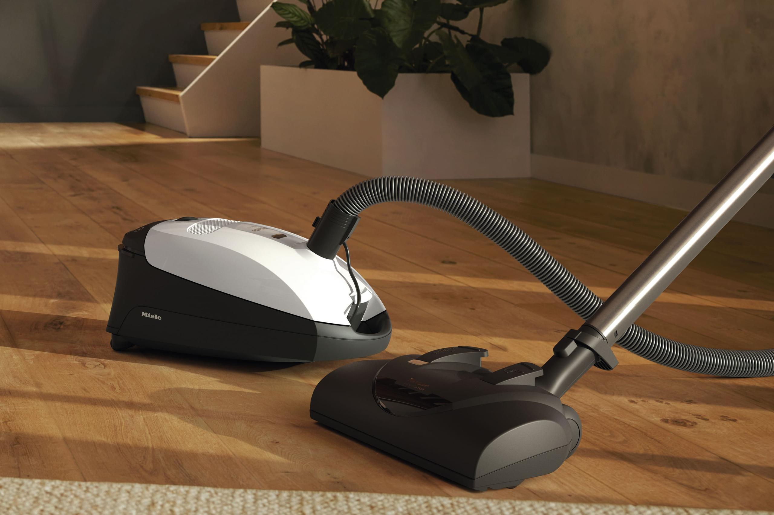 Miele CLASSIC C1 CAT DOG POWERLINE SBBN0LW Classic C1 Cat & Dog Powerline - Sbbn0 - Canister Vacuum Cleaners With Electrobrush For Thorough Cleaning Of Heavy-Duty Carpeting.