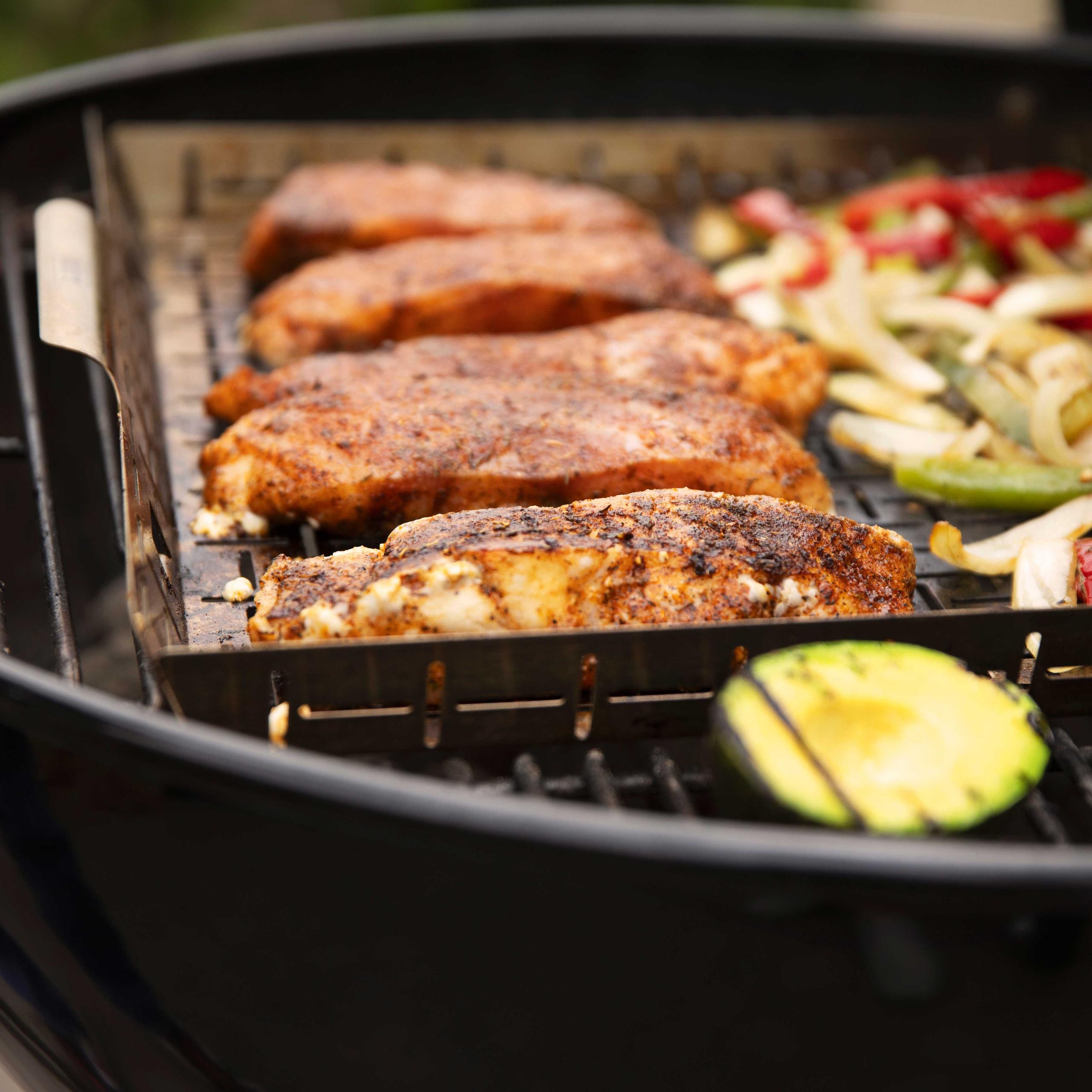 Weber 1500065 Master-Touch Charcoal Grill 26 - Smoke Grey