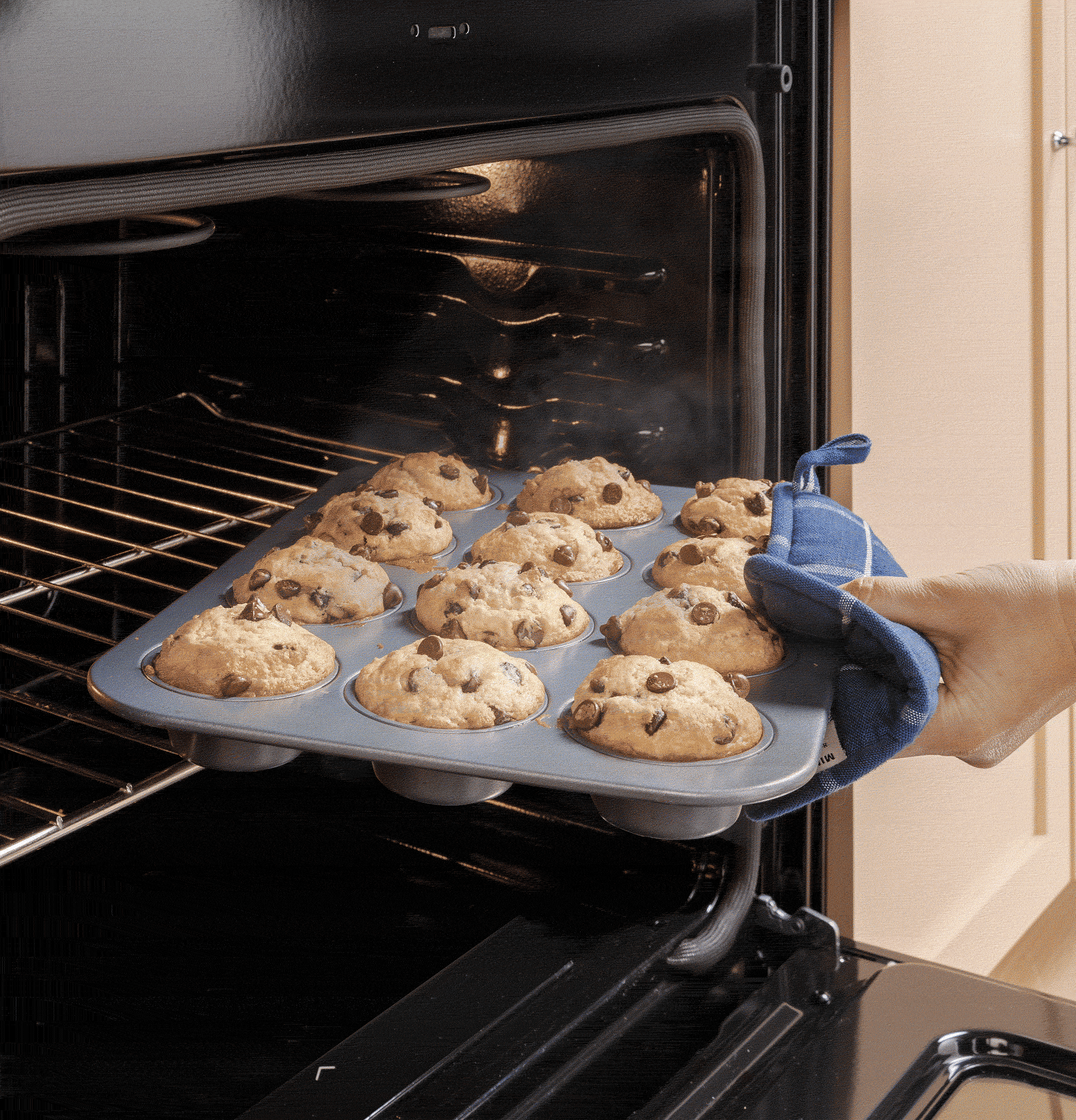 Ge Appliances GGS600AVFS Ge® 30" Slide-In Front-Control Convection Gas Range With No Preheat Air Fry And Easywash™ Oven Tray