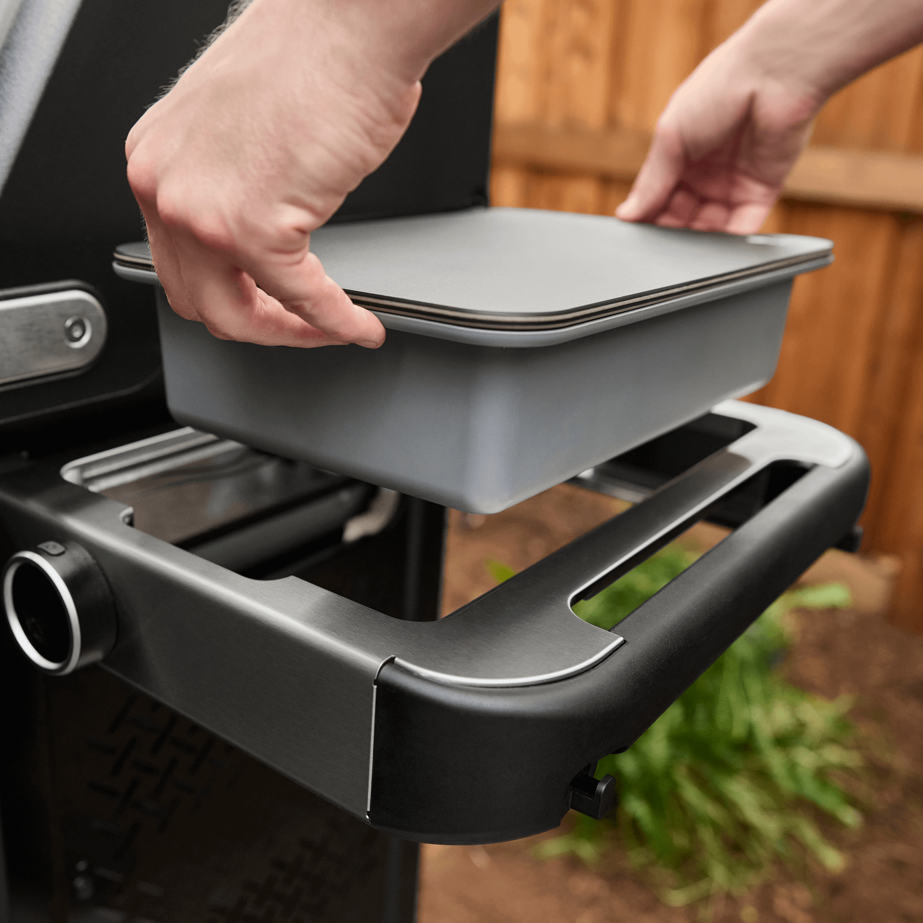 Weber 3400131 Weber Works™ Basin With Cutting Board Lid