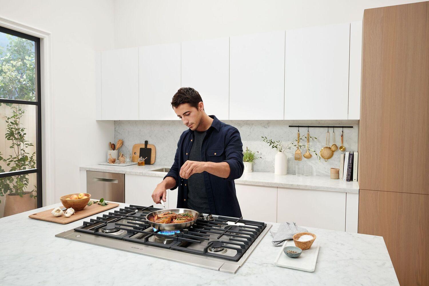 Bosch NGM8659UC 800 Series Gas Cooktop 36