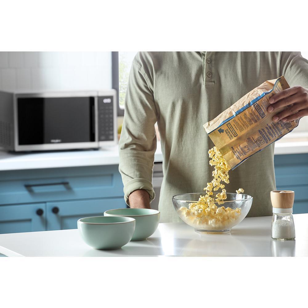 Whirlpool WMCS3018RW 0.7 Cu. Ft. White Countertop Microwave With Steam Clean - 700 Watt