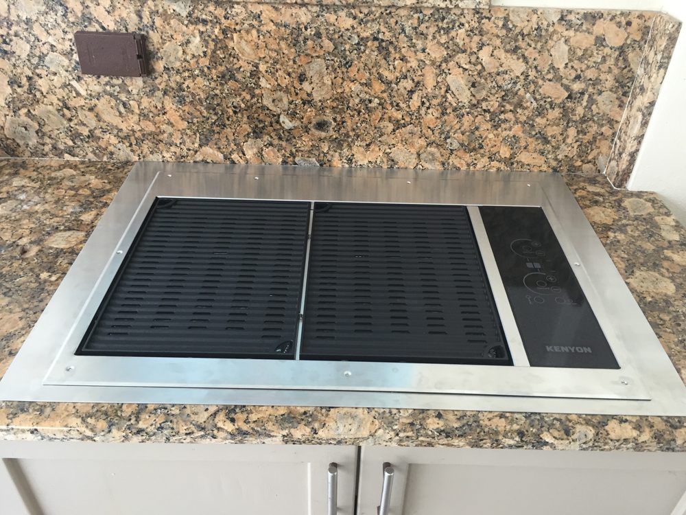 Kenyon B70406WH 240V Texan No Lid Electric Grill