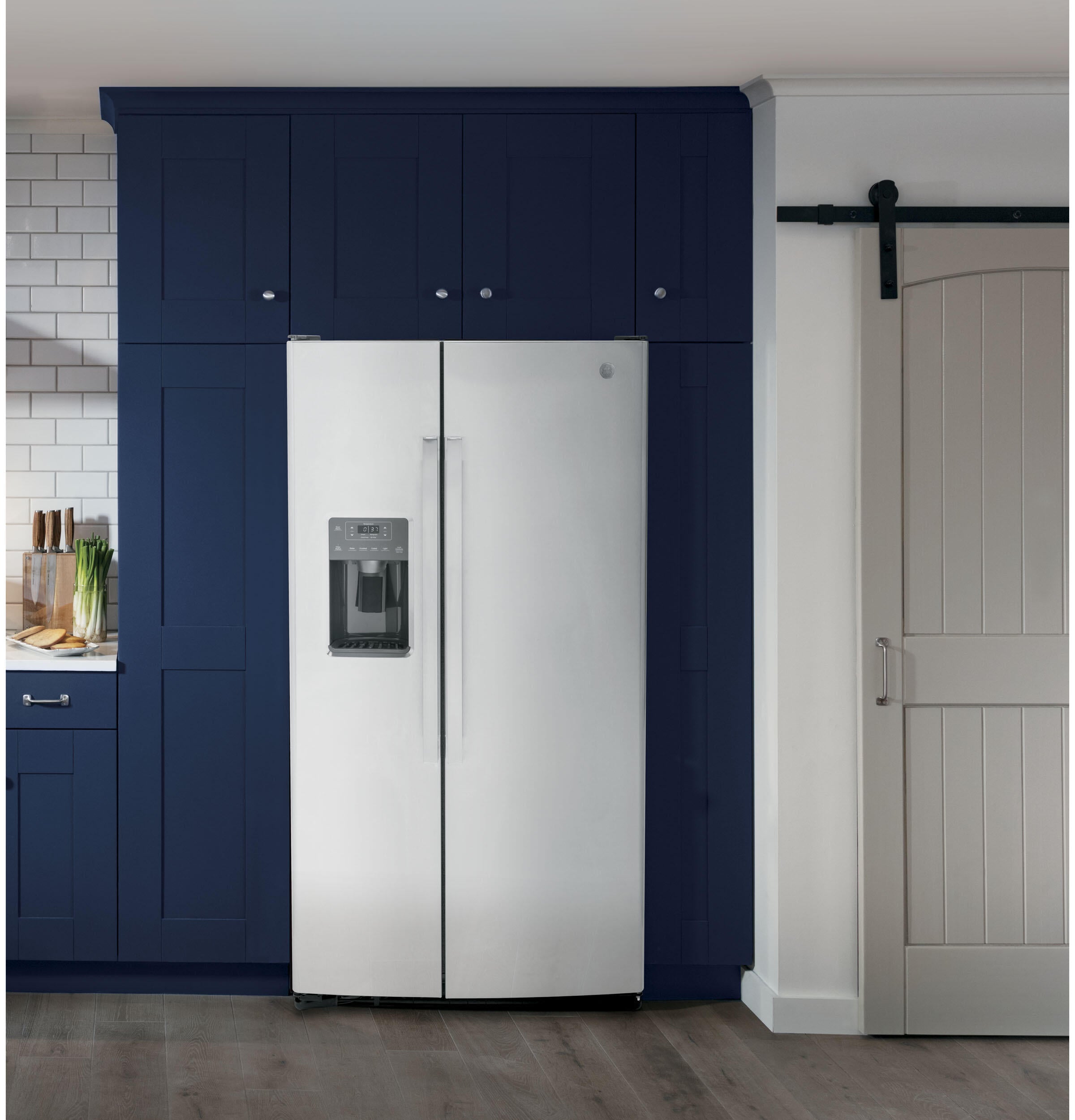 Ge Appliances GSS25GYPFS Ge® 25.3 Cu. Ft. Side-By-Side Refrigerator