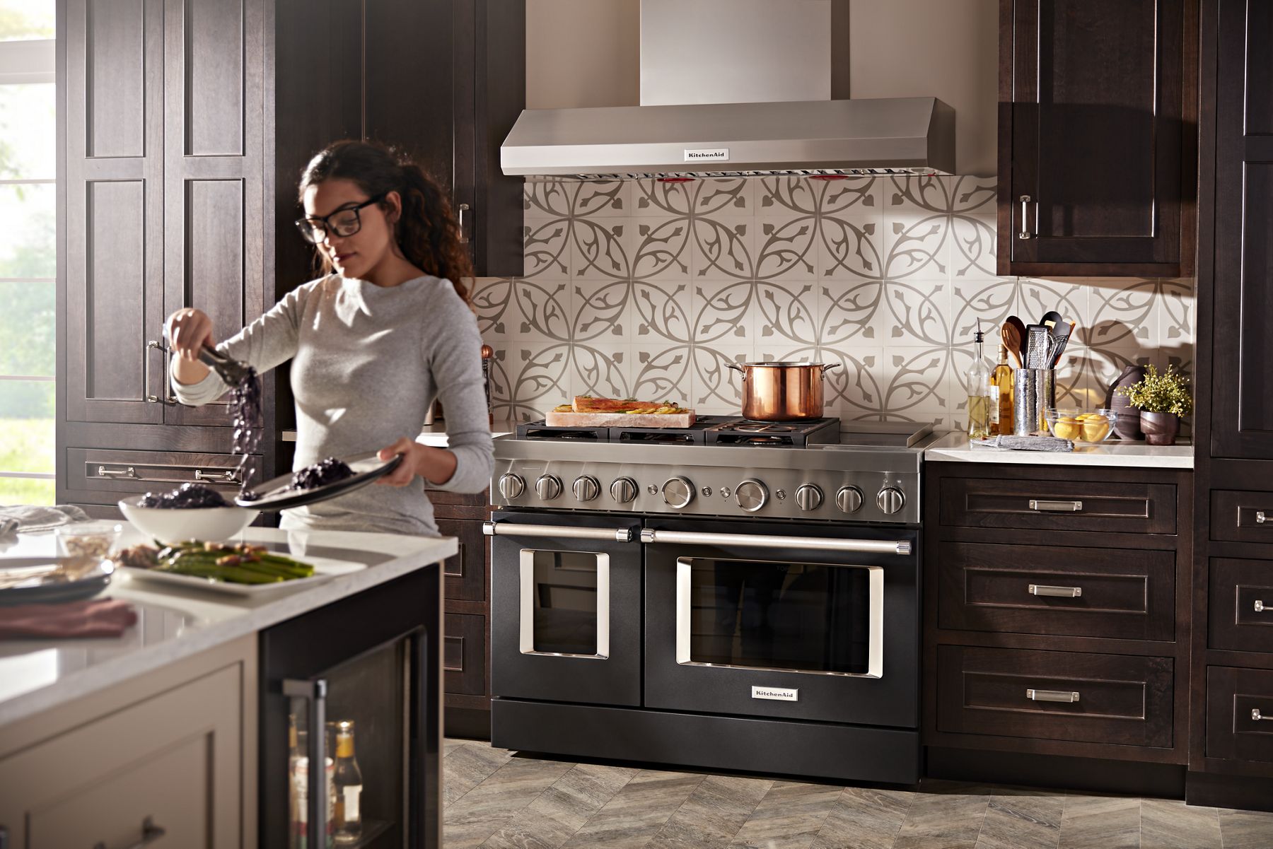 Kitchenaid KFDC558JBK Kitchenaid® 48'' Smart Commercial-Style Dual Fuel Range With Griddle - Imperial Black
