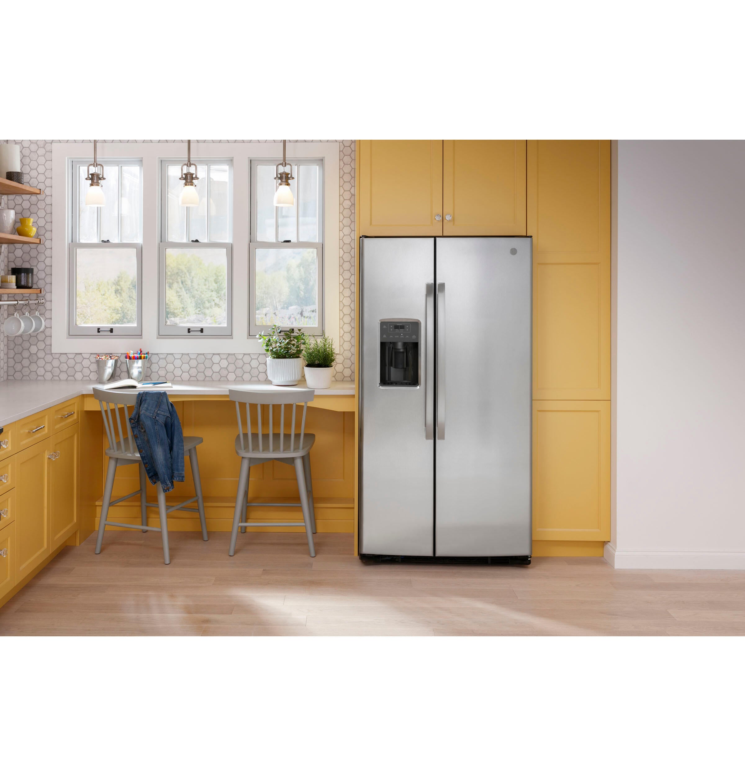 Ge Appliances GSE25GYPFS Ge® Energy Star® 25.3 Cu. Ft. Side-By-Side Refrigerator