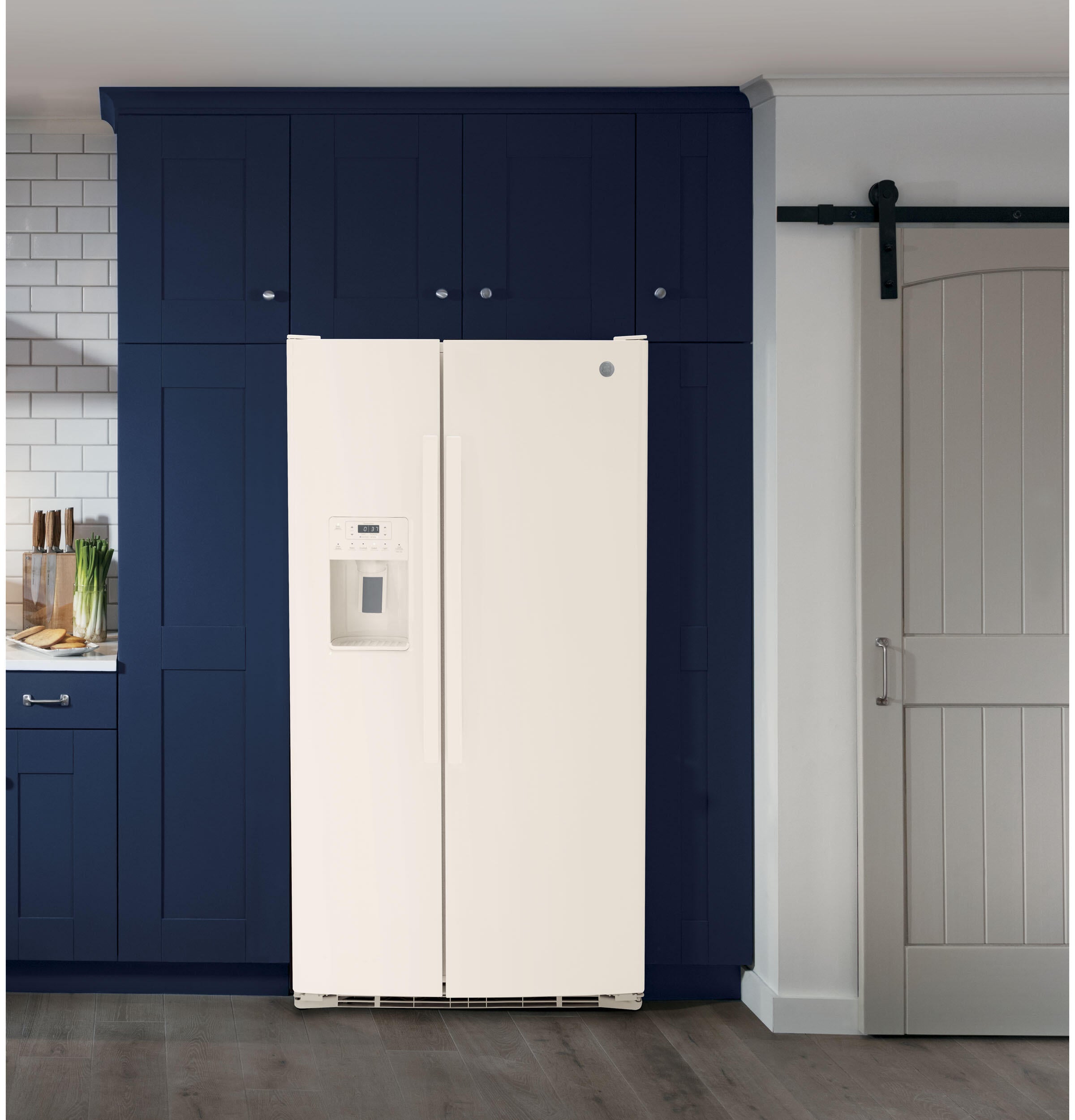 Ge Appliances GSS25GGPCC Ge® 25.3 Cu. Ft. Side-By-Side Refrigerator