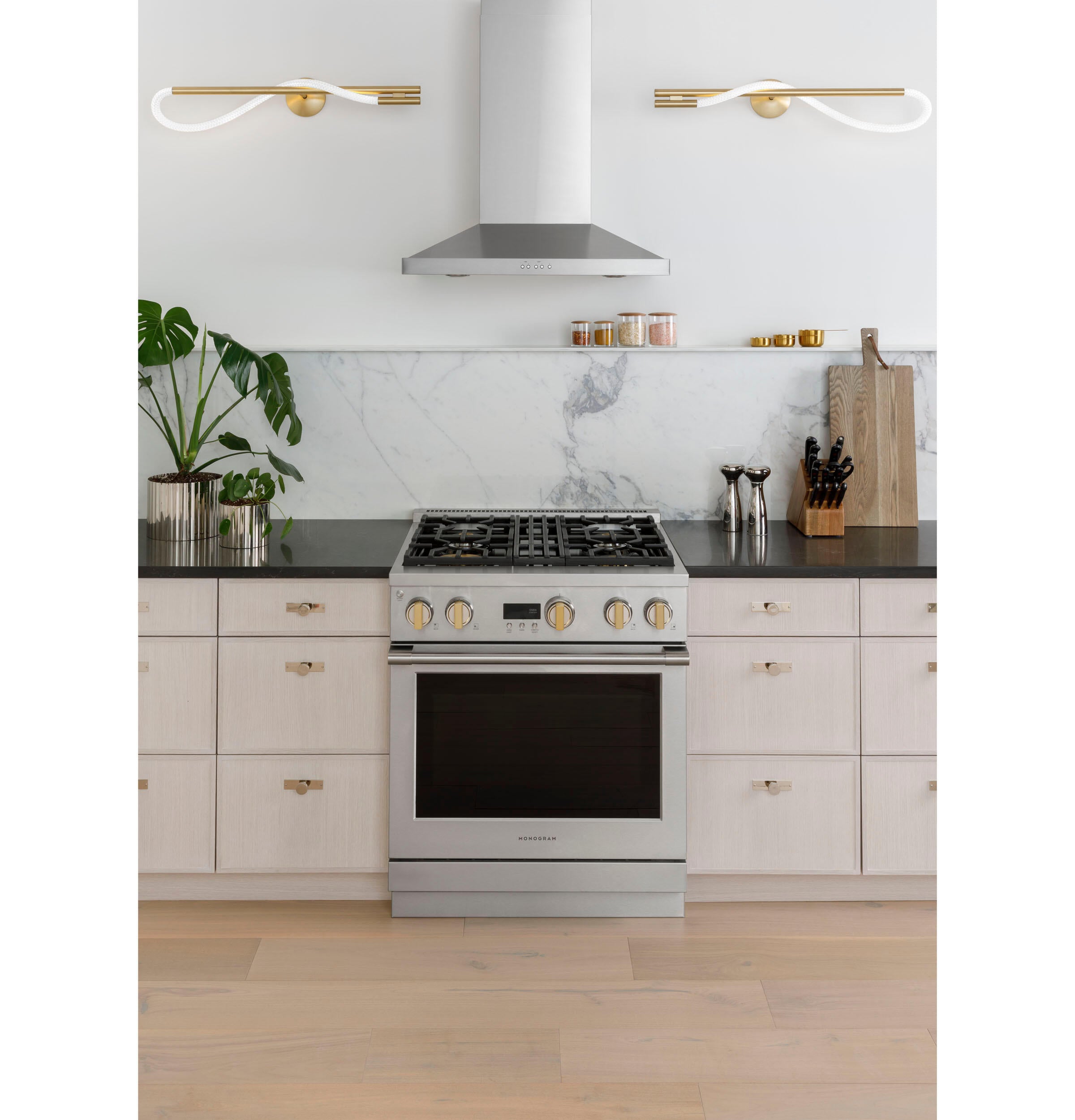 Monogram ZDP304NTSS Monogram 30" Dual-Fuel Professional Range With 4 Burners (Natural Gas)