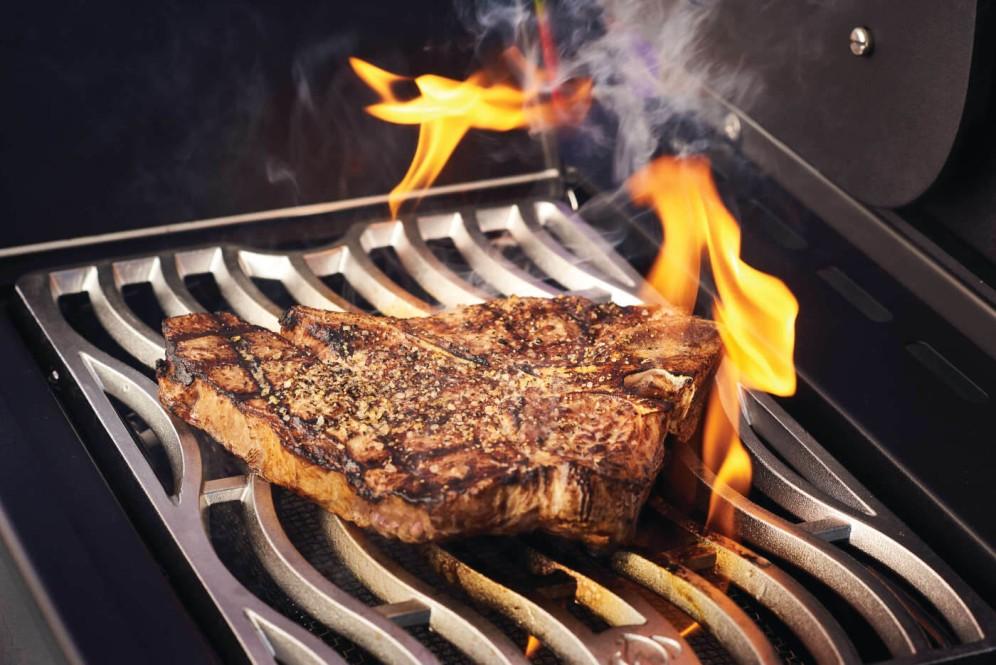 Napoleon Bbq P500RSIBPK3PHM Phantom Prestige 500 Rsib With Infrared Side And Rear Burners , Propane, Matte/Matt Black
