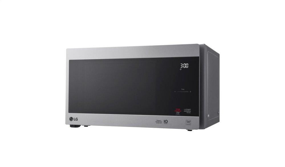 Lg LMC0975ST 0.9 Cu. Ft. Neochef™ Countertop Microwave With Smart Inverter And Easyclean®
