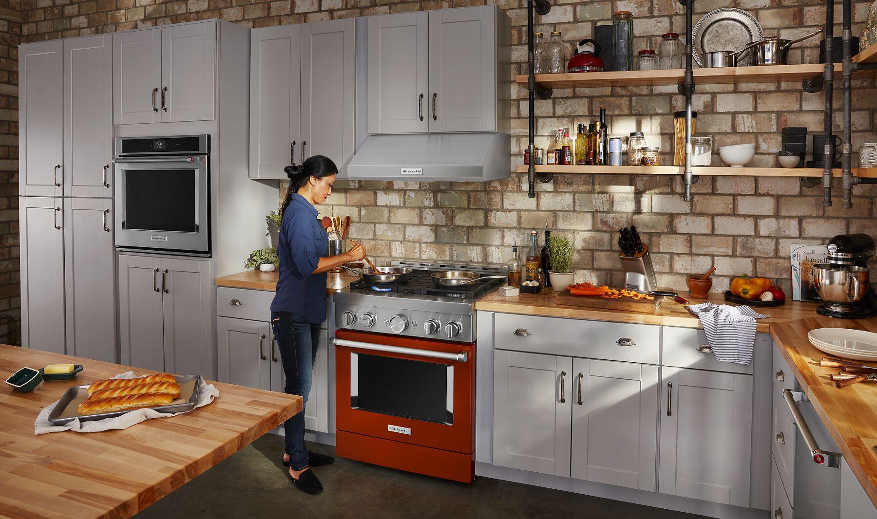 Kitchenaid KFGC500JSC Kitchenaid® 30'' Smart Commercial-Style Gas Range With 4 Burners - Scorched Orange