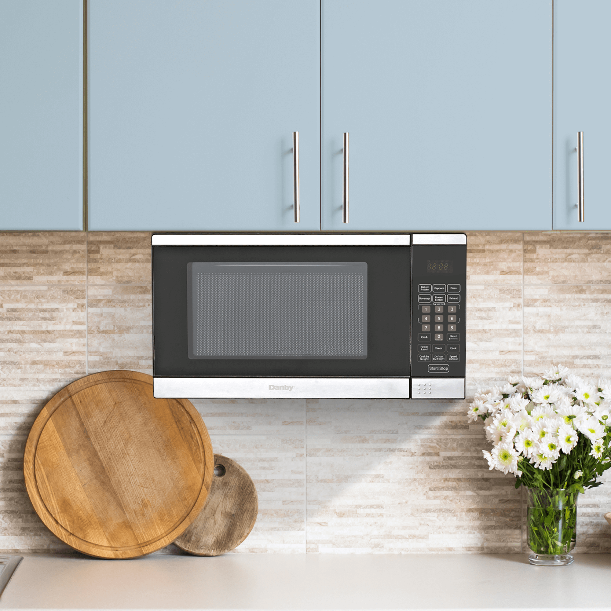 Danby DDMW007501G1 Danby 0.7 Cu. Ft. Space Saving Under The Cupboard Microwave