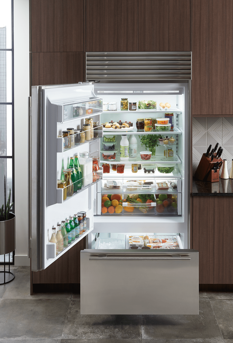 Sub-Zero BI36UIDSTHRH 36" Classic Over-And-Under Refrigerator/Freezer With Internal Dispenser