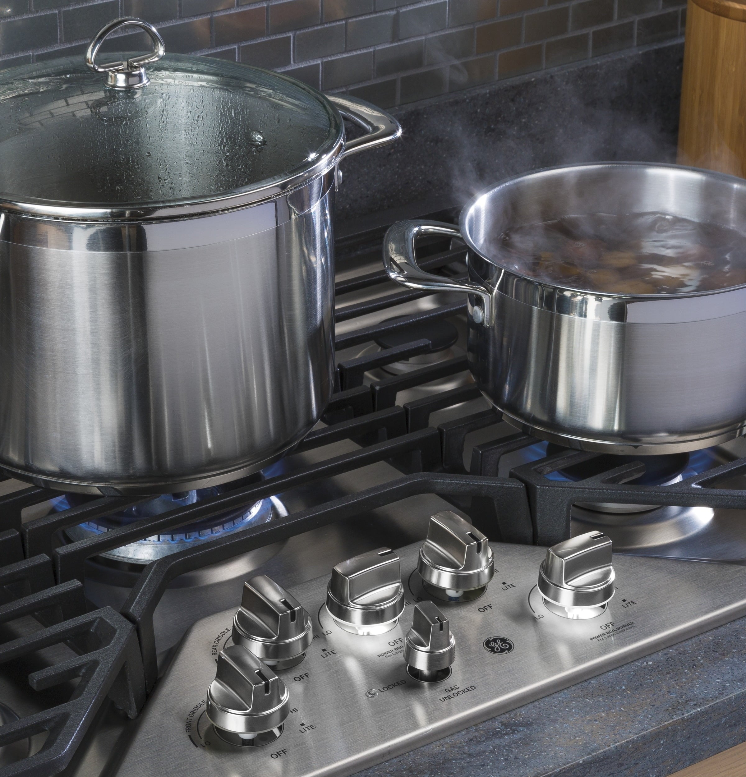 Ge Appliances PGP9030SLSS Ge Profile™ 30" Built-In Tri-Ring Gas Cooktop With 5 Burners And Included Extra-Large Integrated Griddle