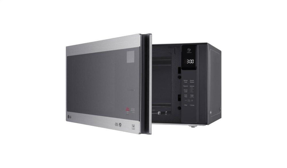 Lg LMC1575ST 1.5 Cu. Ft. Neochef™ Countertop Microwave With Smart Inverter And Easyclean®