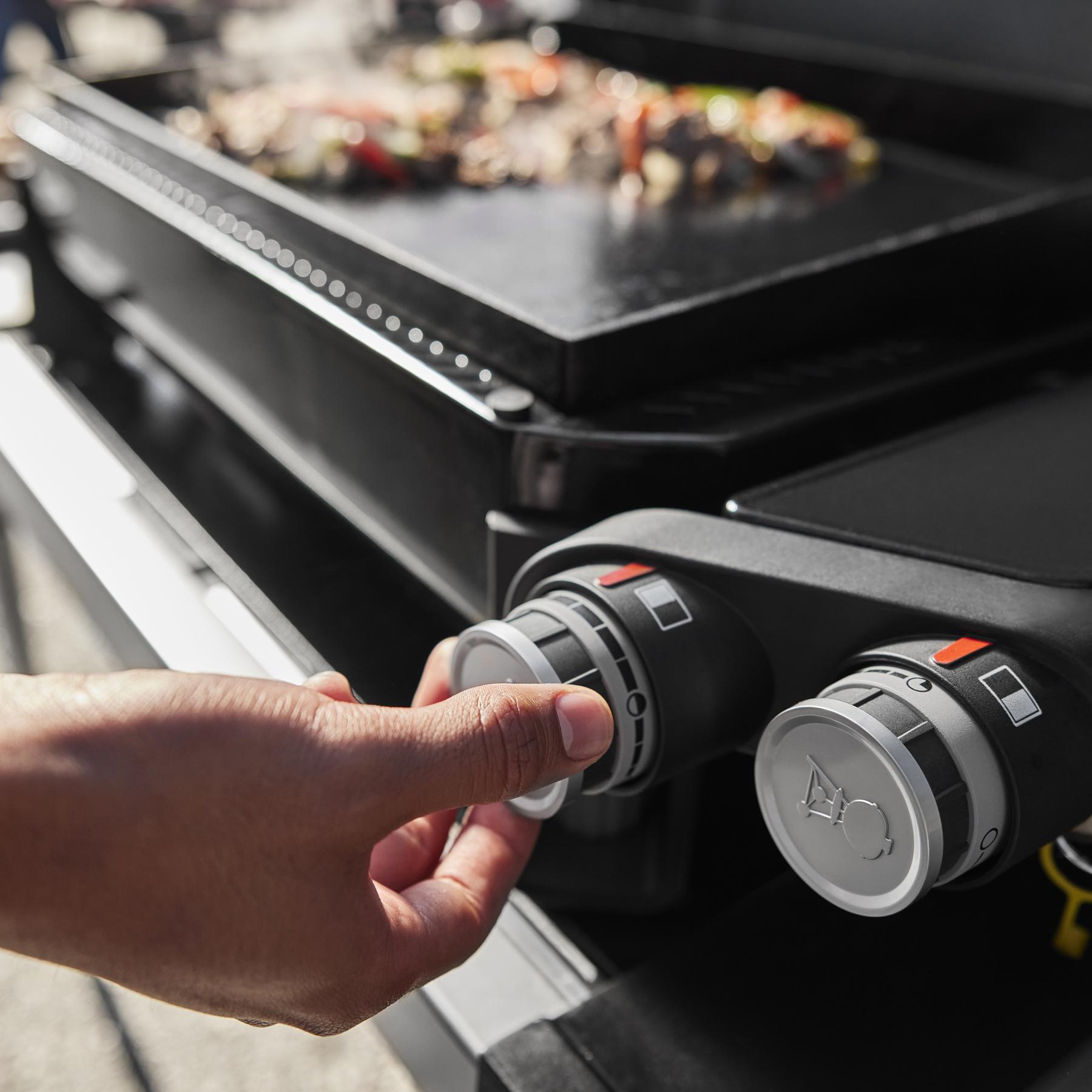 Weber 1500013 Slate™ 30" Rust-Resistant Griddle With Extendable Side Table - Black
