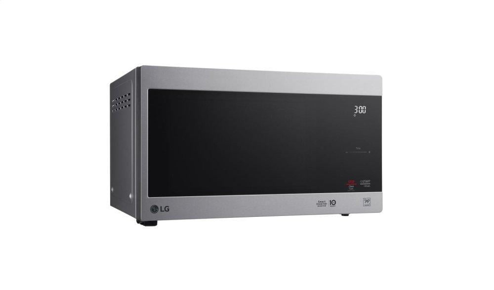 Lg LMC0975ST 0.9 Cu. Ft. Neochef™ Countertop Microwave With Smart Inverter And Easyclean®