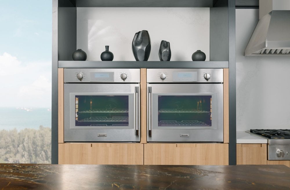 Thermador POD301LW 30-Inch Professional Single Wall Oven With Left Side Opening Door