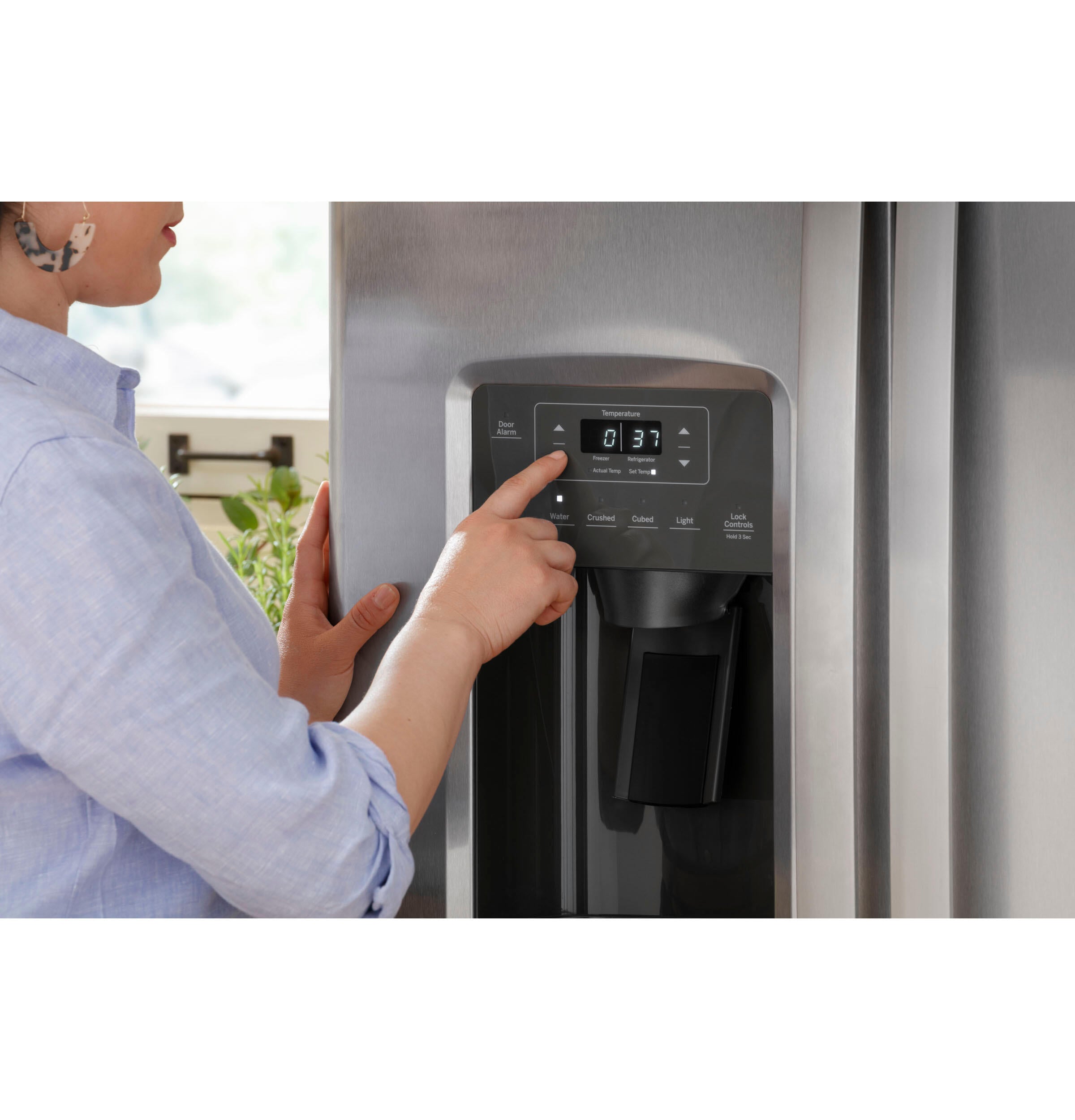 Ge Appliances GSS25GGPBB Ge® 25.3 Cu. Ft. Side-By-Side Refrigerator