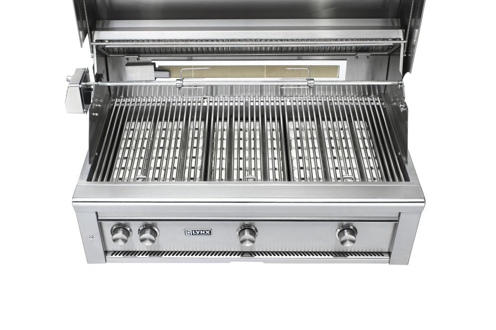 Lynx L42R3NG 42" Lynx Professional Built In Grill With 3 Ceramic Burners And Rotisserie, Ng