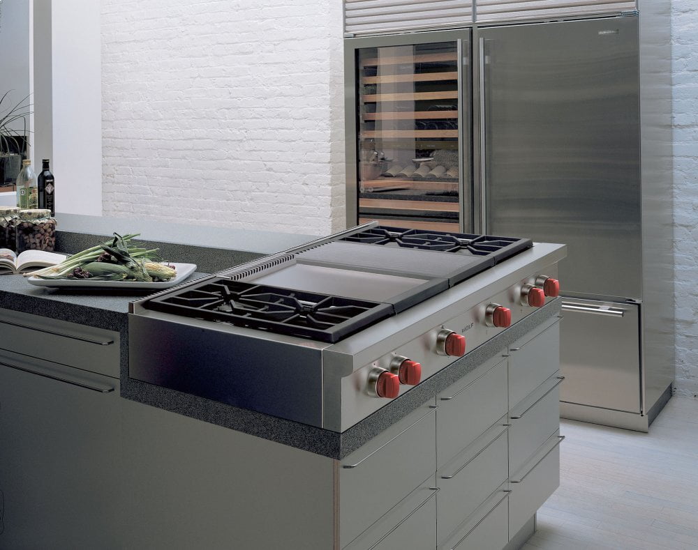 Wolf SRT484CGLP 48" Sealed Burner Rangetop - 4 Burners, Infrared Charbroiler And Infrared Griddle