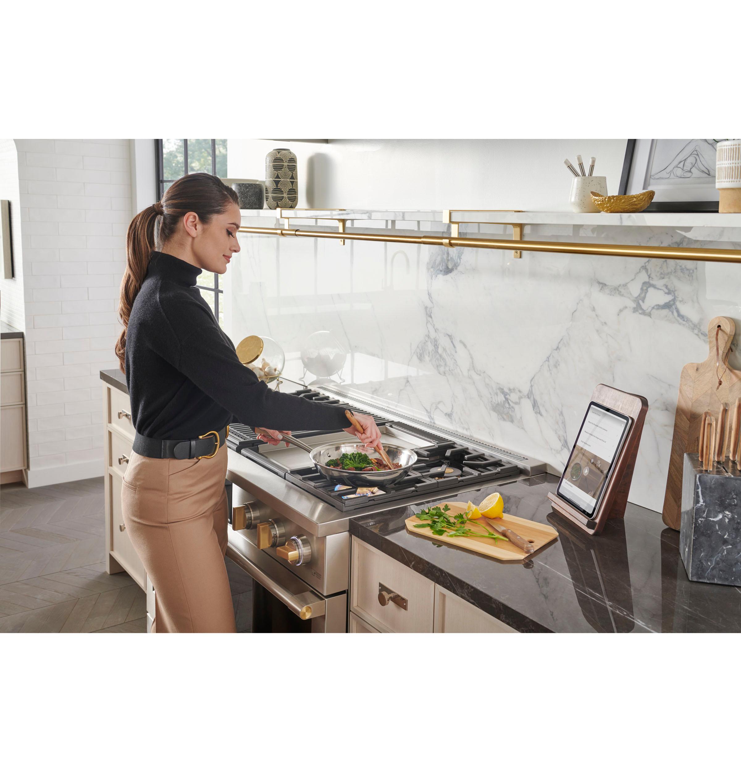 Monogram ZDP484NGTSS Monogram 48" Dual-Fuel Professional Range With 4 Burners, Grill, And Griddle