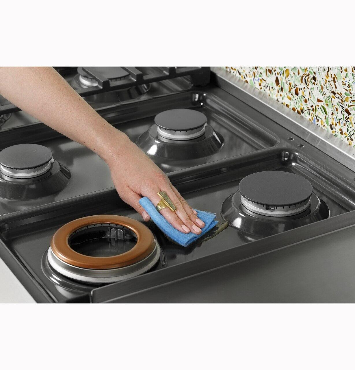 Cafe CGU486P2TS1 Café™ 48" Commercial-Style Gas Rangetop With 6 Burners And Integrated Griddle (Natural Gas)