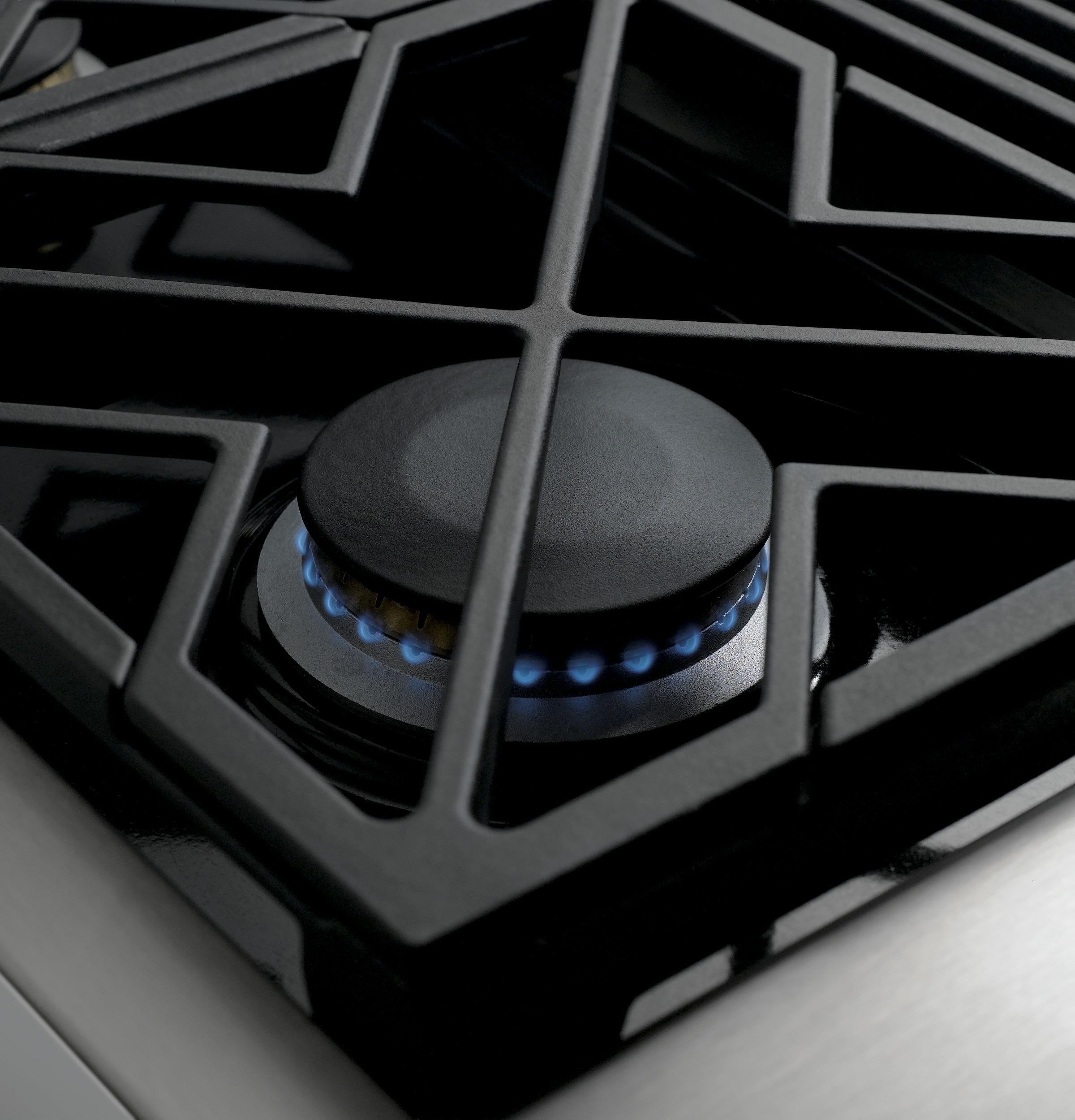 Monogram ZDP304NPSS Monogram 30" Dual-Fuel Professional Range With 4 Burners (Natural Gas)