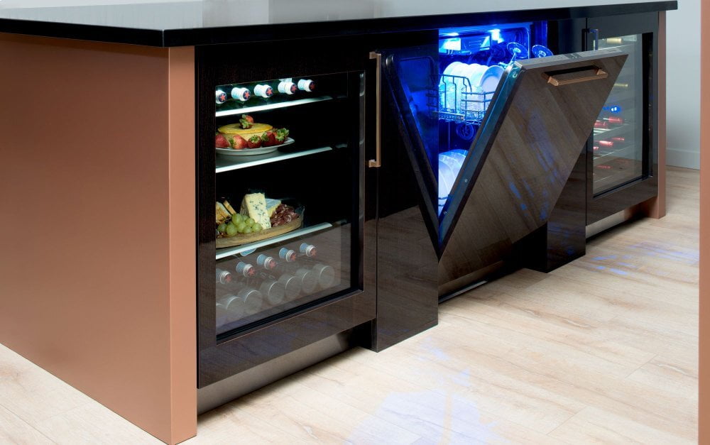 Thermador T24UR900LP 24-Inch Under-Counter Glass Door Refrigerator