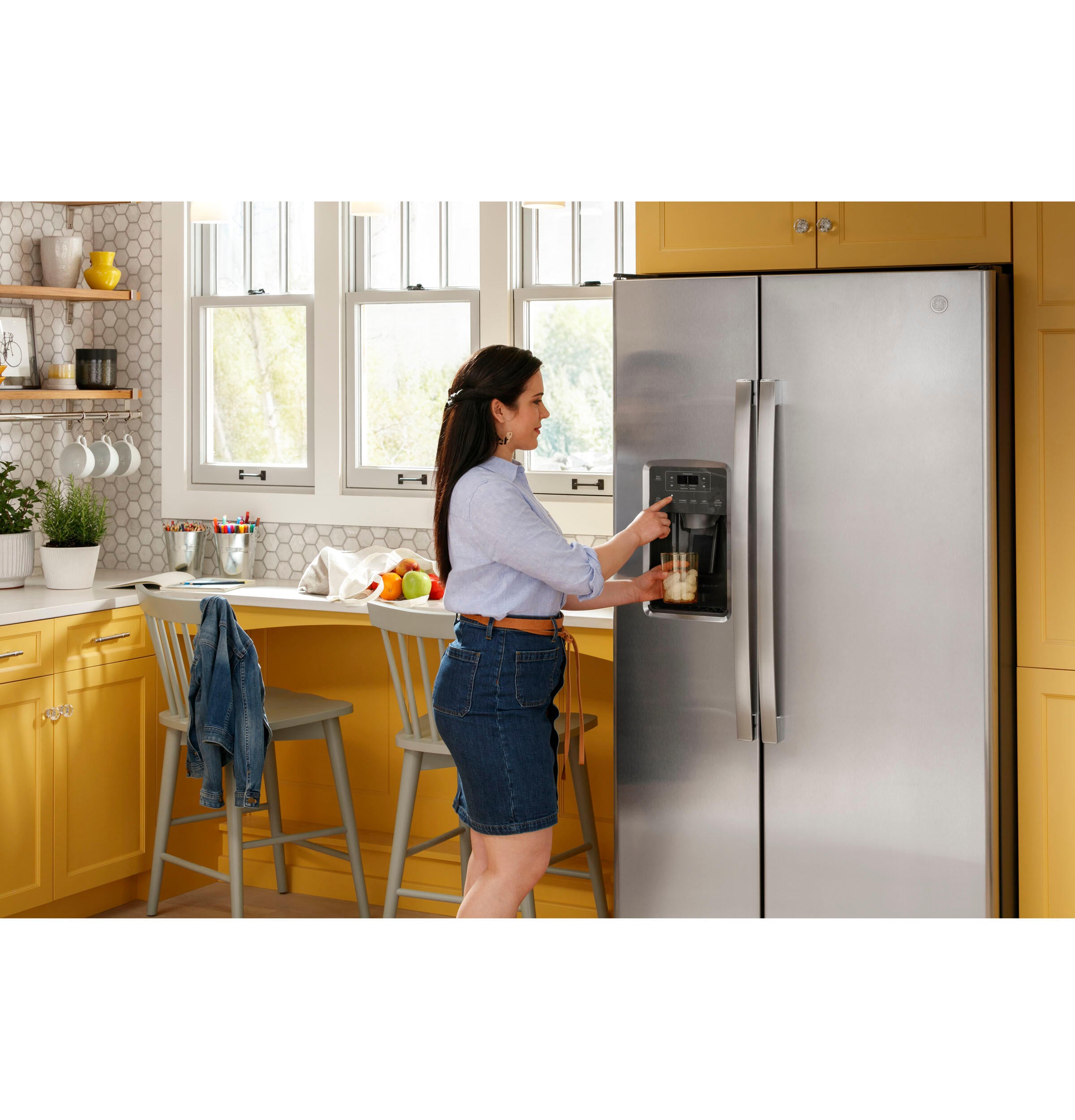 Ge Appliances GSE23GGPBB Ge® Energy Star® 23.0 Cu. Ft. Side-By-Side Refrigerator