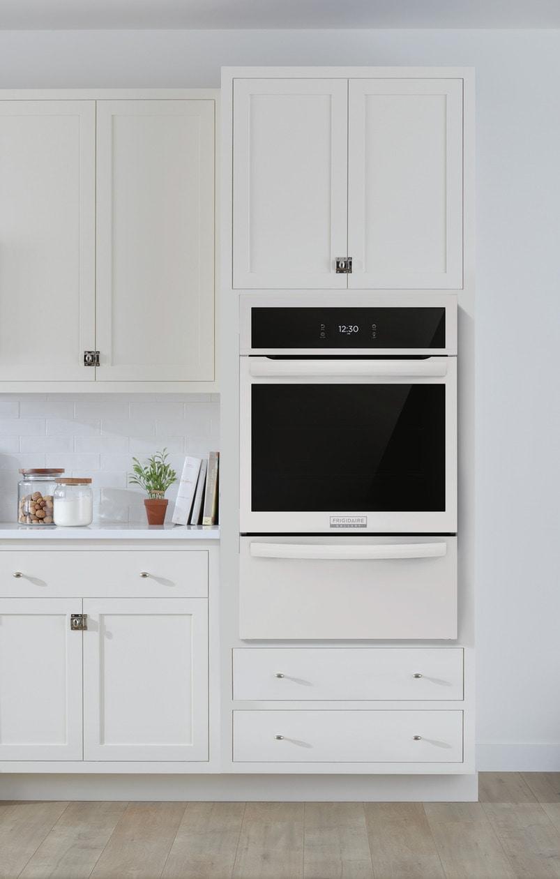 Frigidaire GCWG2438AW Frigidaire Gallery 24" Single Gas Wall Oven With Air Fry