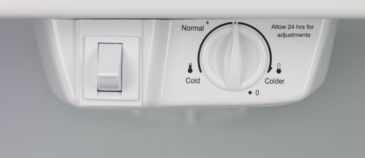 Frigidaire FFTR2021TB Frigidaire 20.4 Cu. Ft. Top Freezer Refrigerator