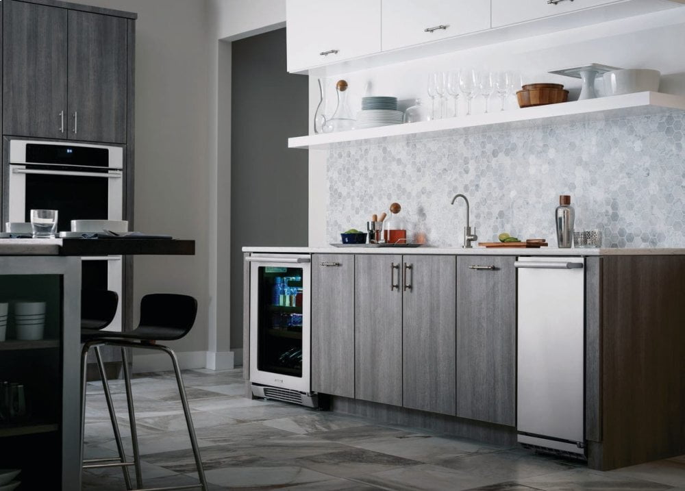 Electrolux UR15IM20RS 15'' Ice Maker With Right Hinge Door