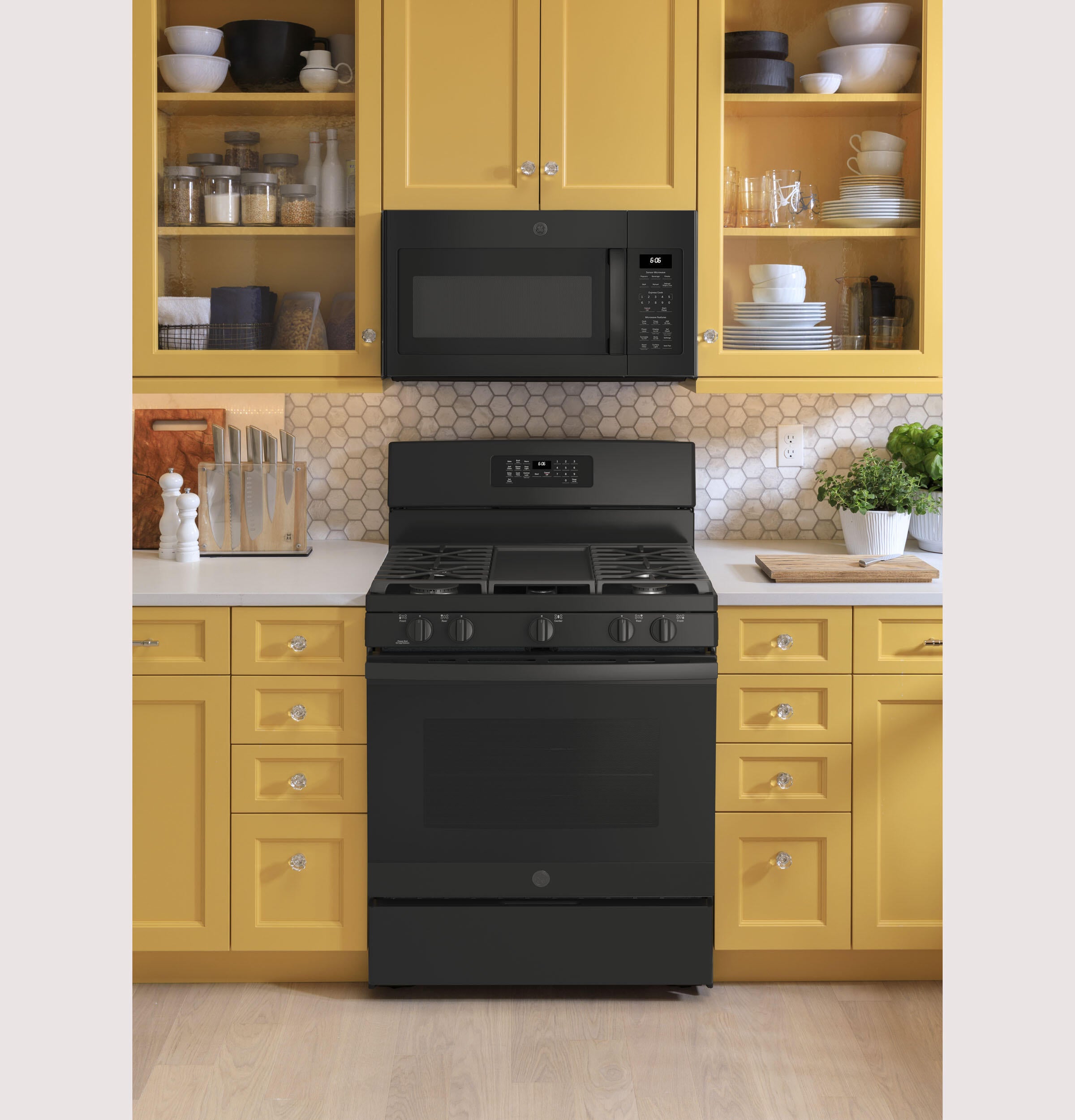 Ge Appliances JGB660DPBB Ge® 30