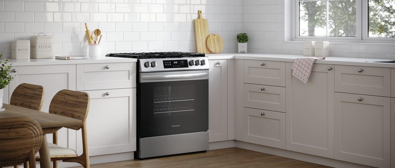 Frigidaire FCFG3062AS Frigidaire 30" Front Control Gas Range With Quick Boil