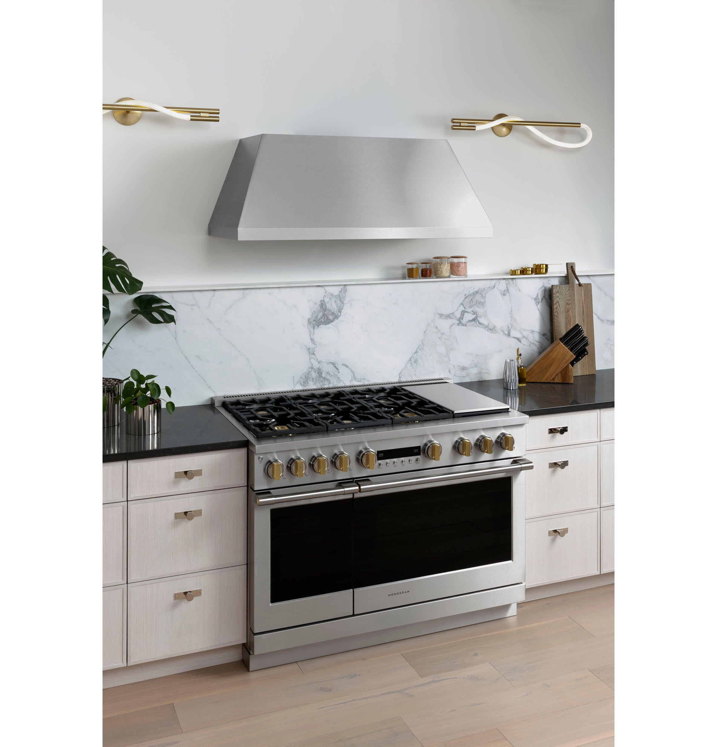Monogram ZDP486NDTSS Monogram 48" Dual-Fuel Professional Range With 6 Burners And Griddle (Natural Gas)