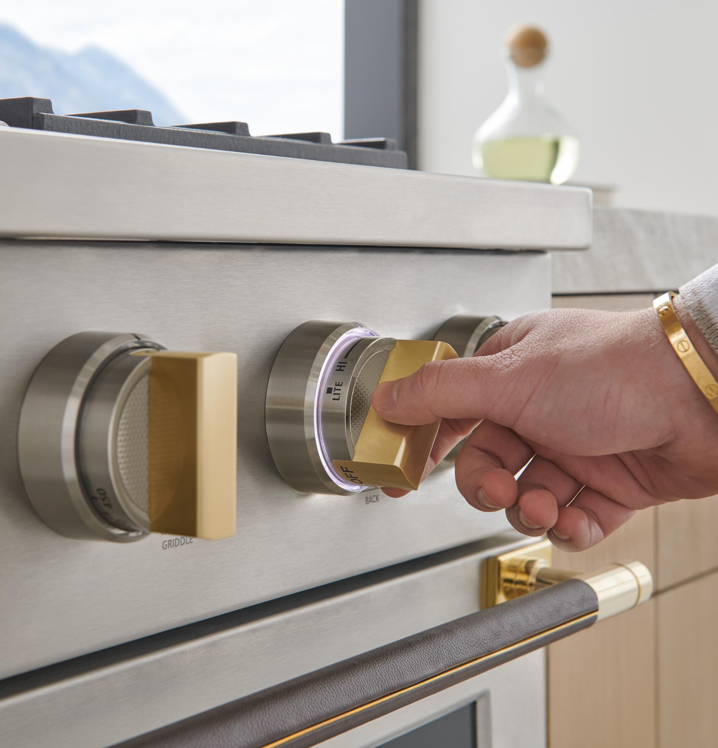Monogram ZXPR48HSTB1 Monogram 48" Designer Collection Brass Short Handle For Pro Range