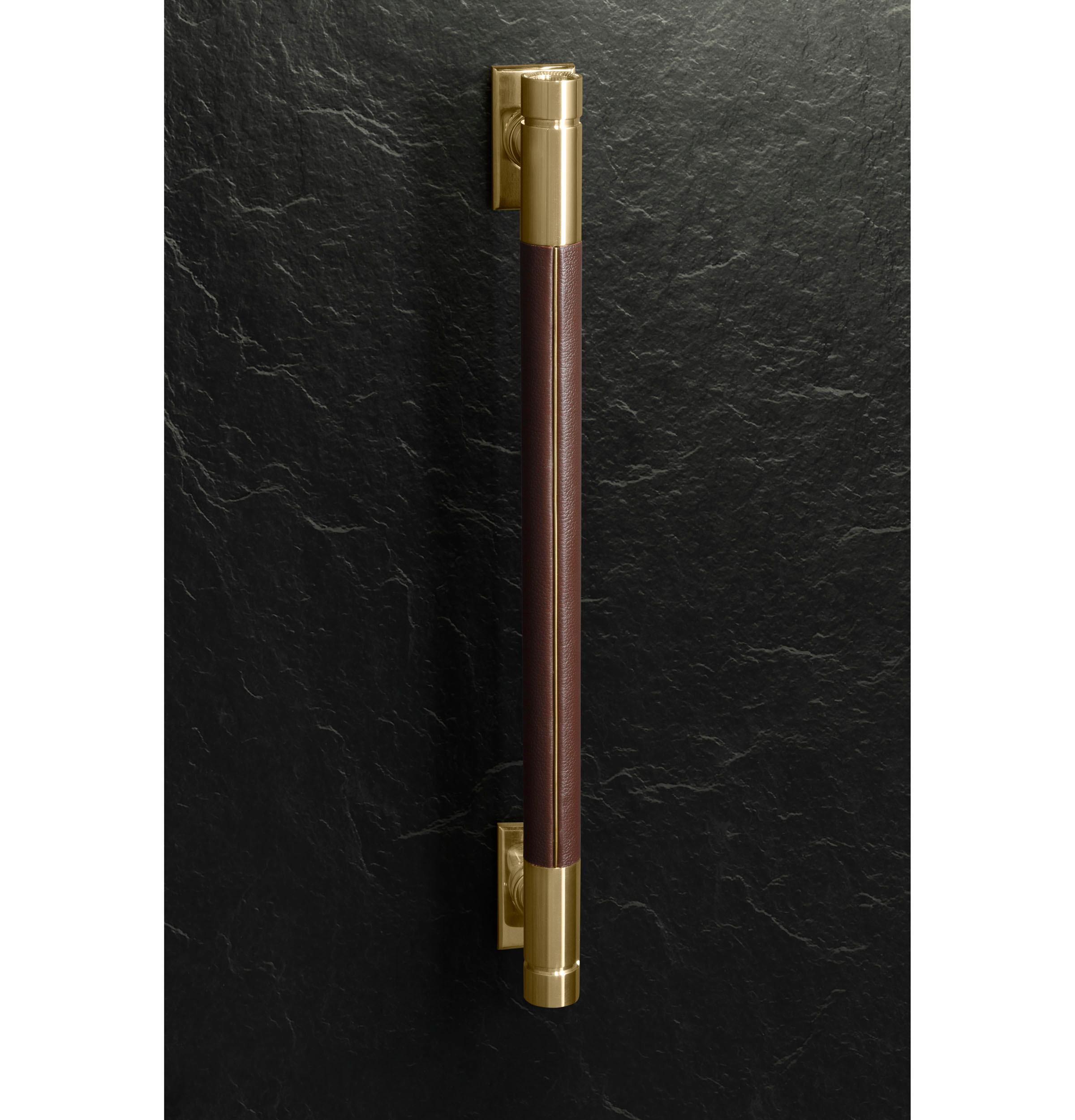 Monogram ZXPR48HSTB1 Monogram 48" Designer Collection Brass Short Handle For Pro Range