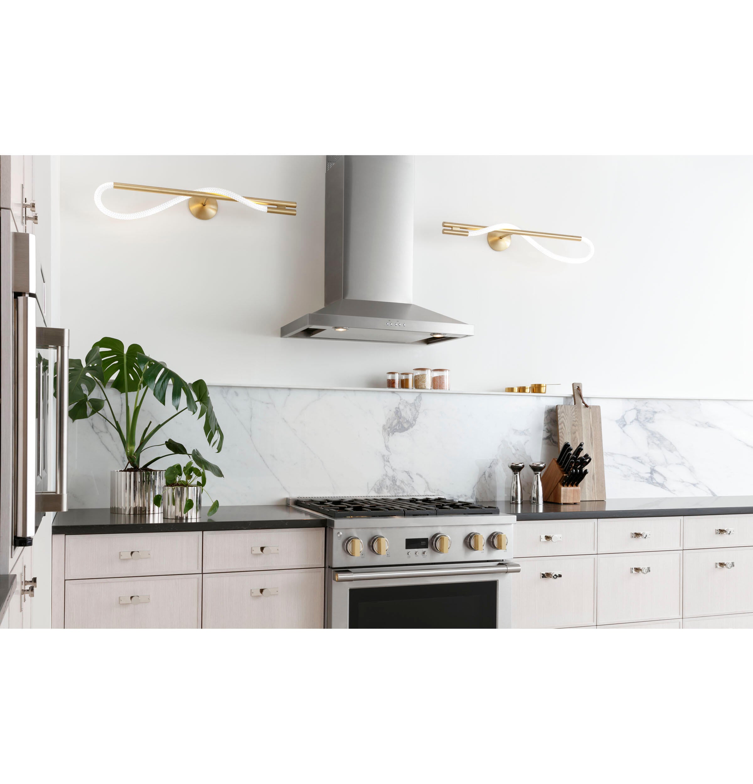 Monogram ZDP304NTSS Monogram 30" Dual-Fuel Professional Range With 4 Burners (Natural Gas)