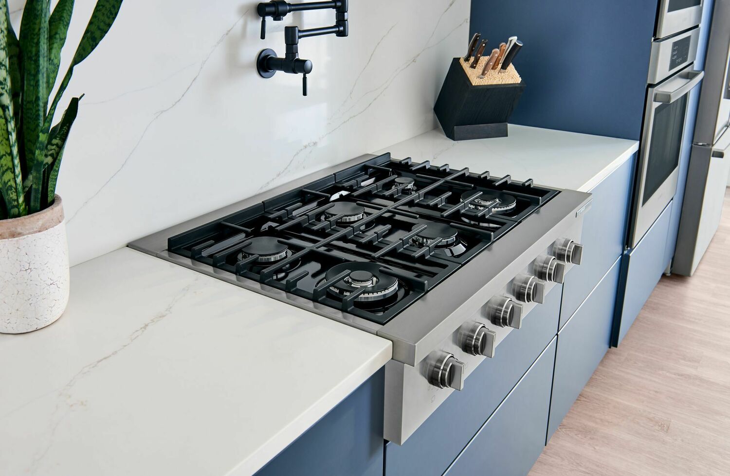Bosch RGM8658UC 800 Series Gas Rangetop 36'' Stainless Steel Rgm8658Uc