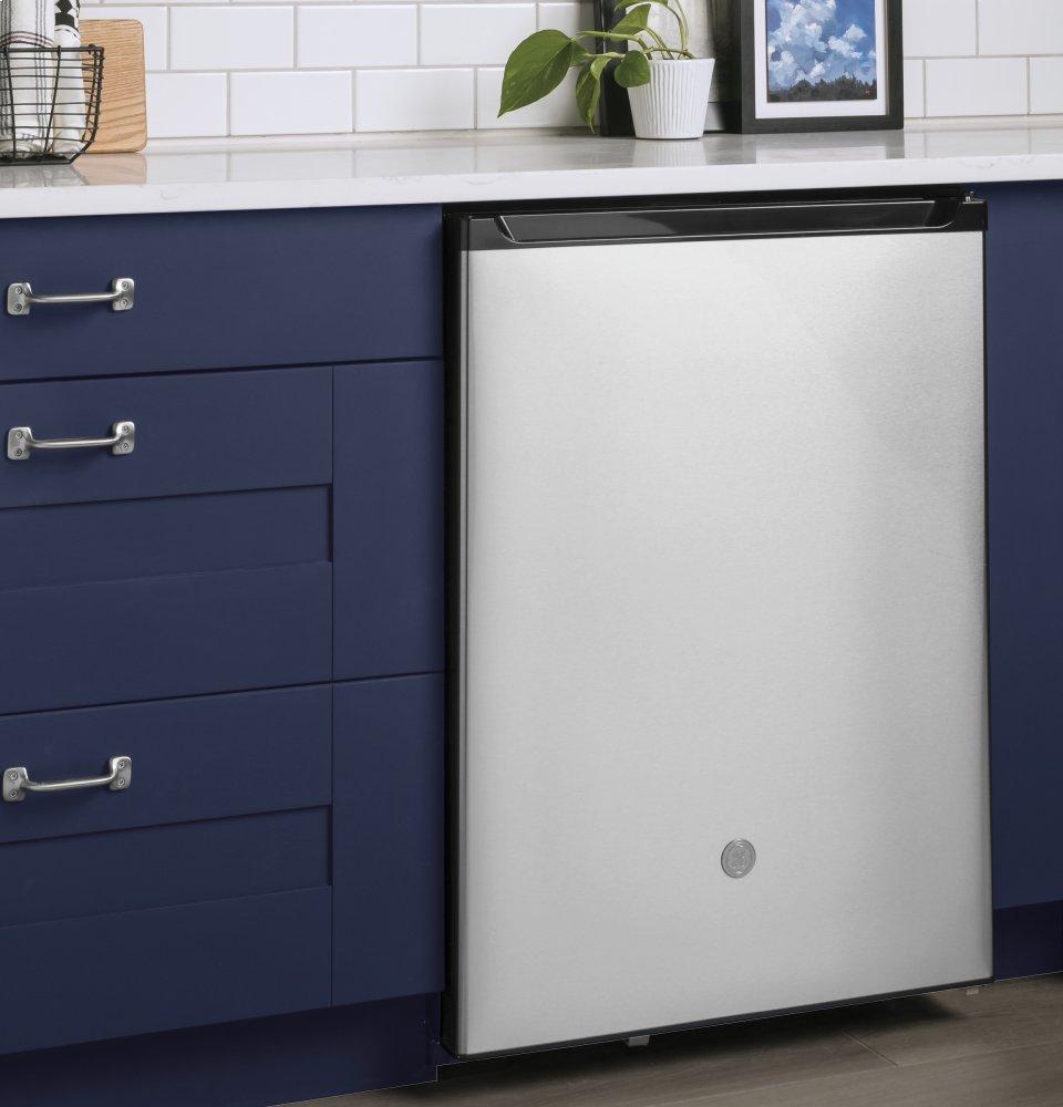 Ge Appliances GCE06GSHSB Ge® Compact Refrigerator