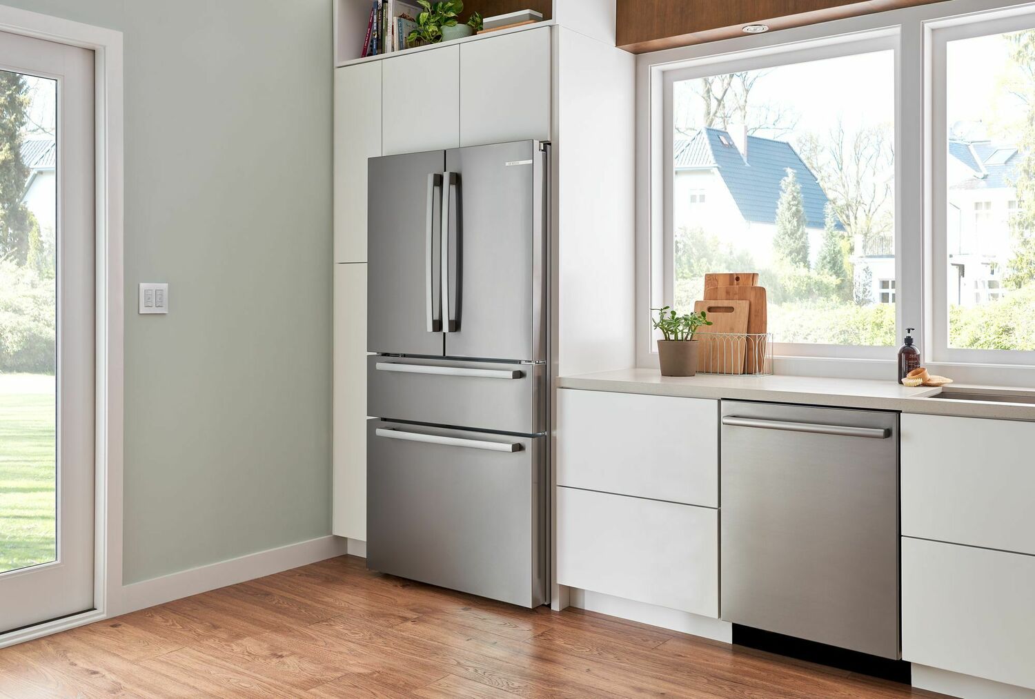 Bosch B36CL80SNS 800 Series French Door Bottom Mount Refrigerator 36'' Easy Clean Stainless Steel B36Cl80Sns