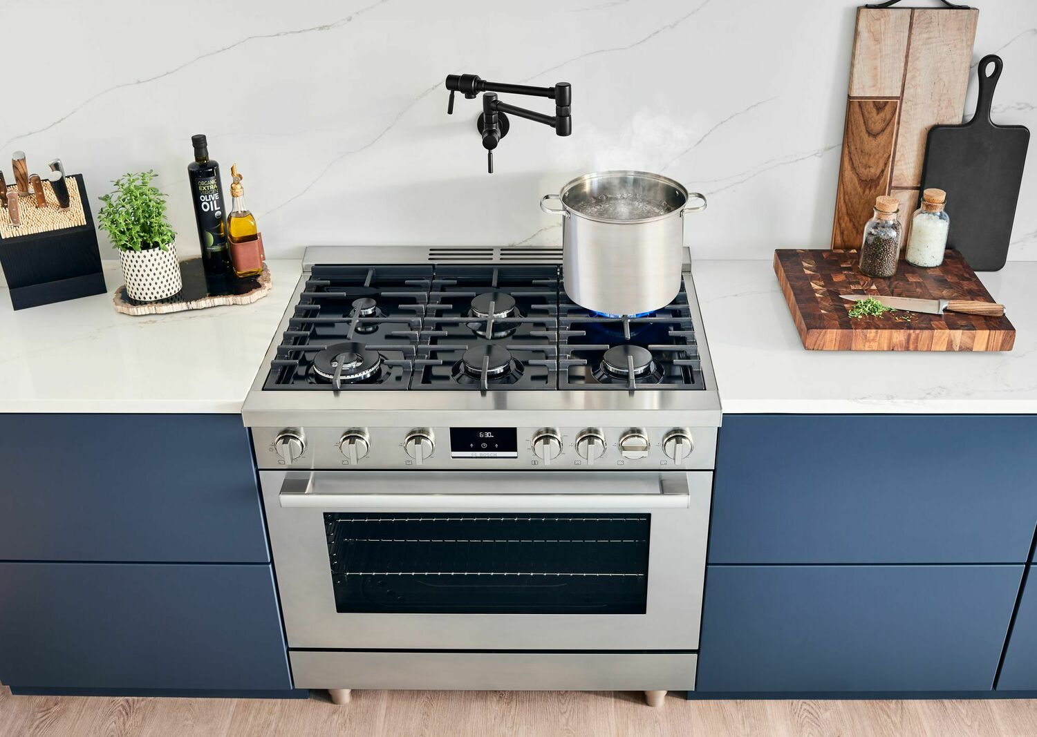 Bosch HGS8655UC 800 Series Gas Freestanding Range 36'' Stainless Steel Hgs8655Uc