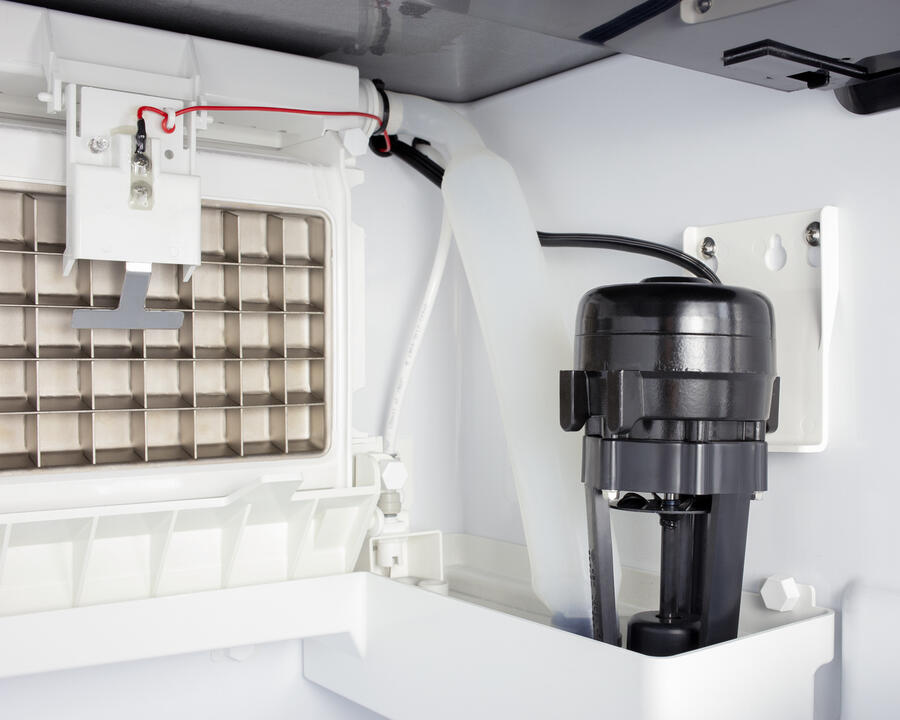 Summit BIM100 Commercially Listed Clear Icemaker With 100 Lb. Ice Production Capacity For Built-In Or Freestanding Use