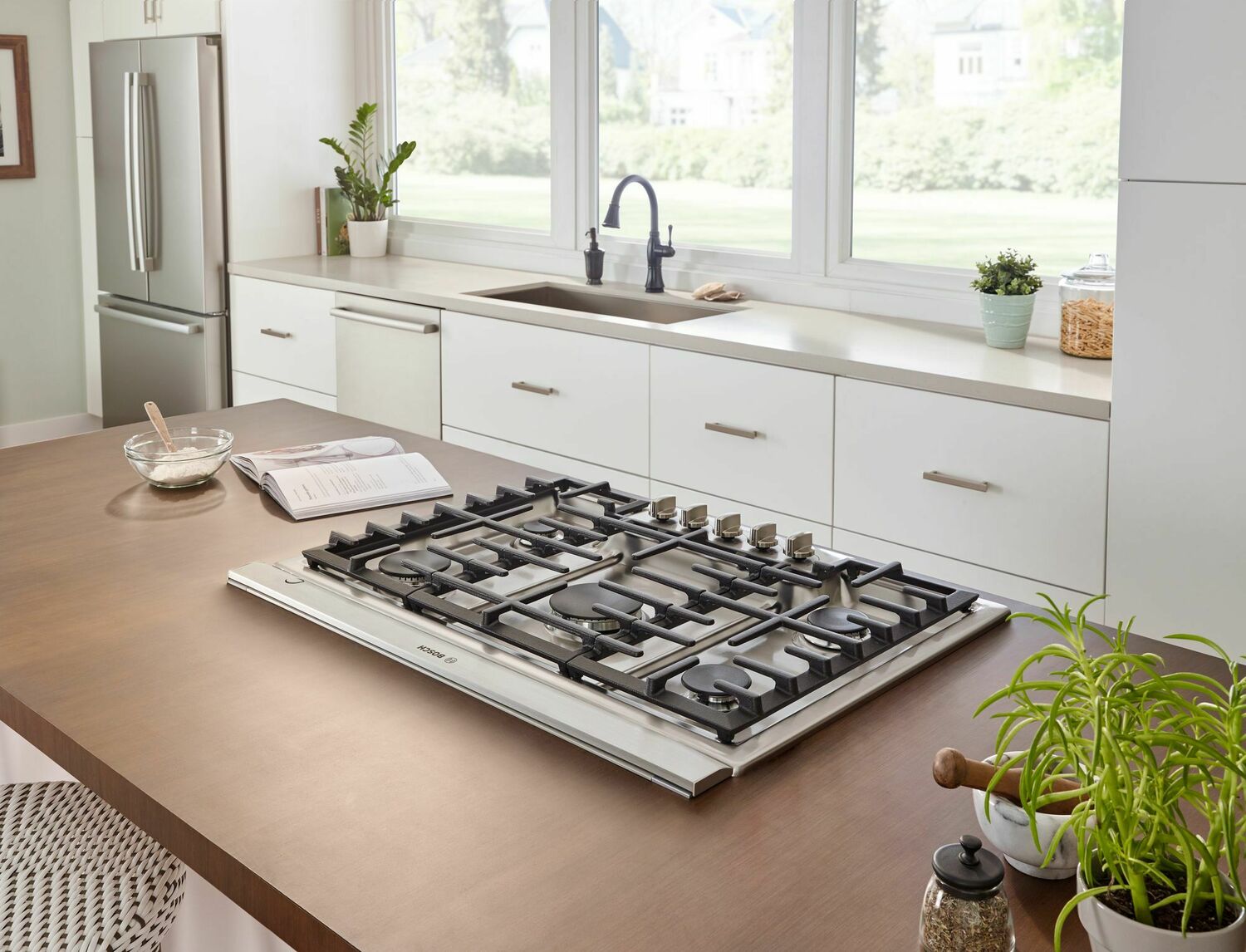 Bosch NGM8056UC 800 Series, 30" Gas Cooktop, 5 Burners, Stainless Steel