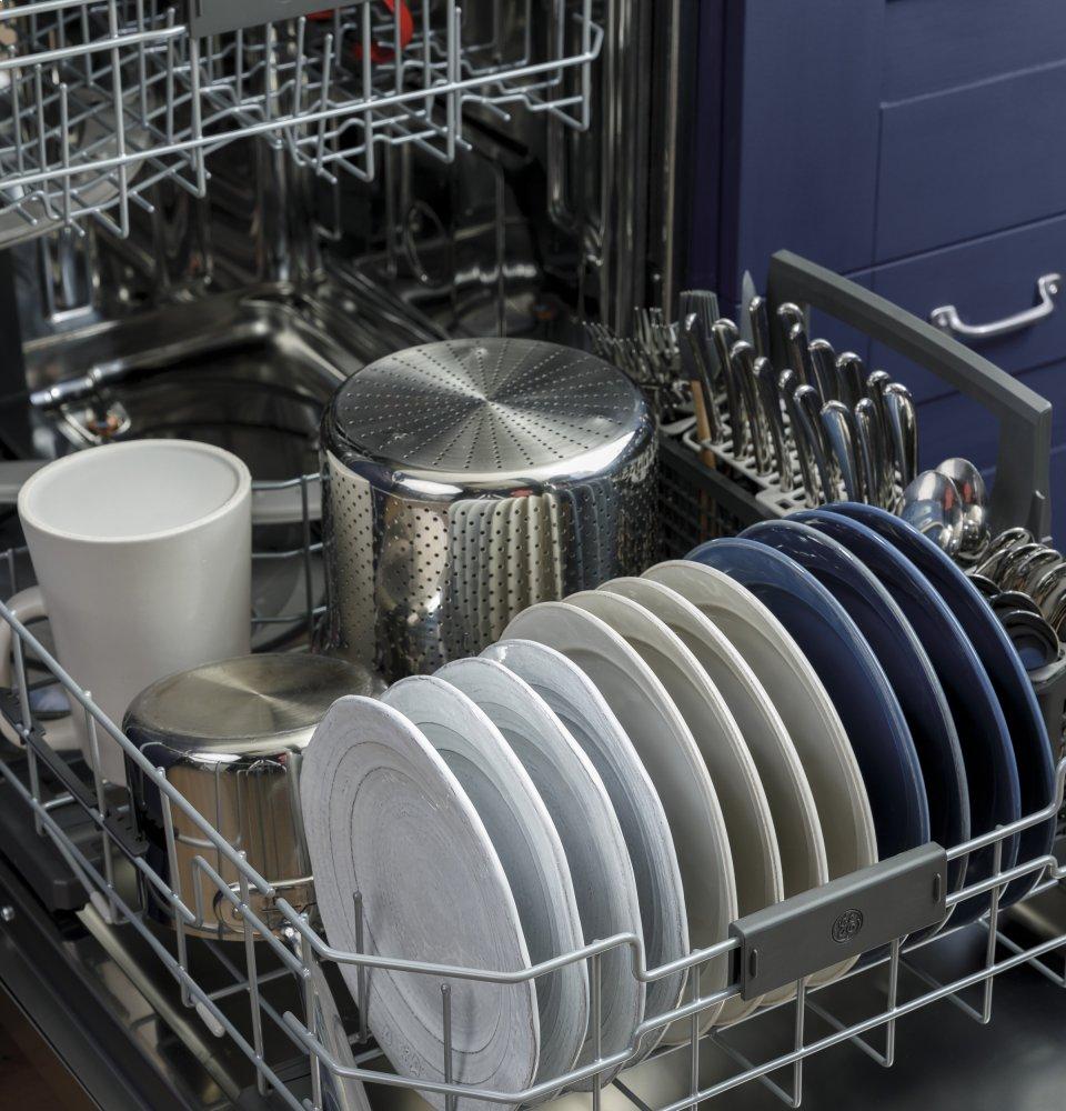 Ge Appliances GDP645SYNFS Ge® Fingerprint Resistant Top Control With Stainless Steel Interior Dishwasher With Sanitize Cycle & Dry Boost