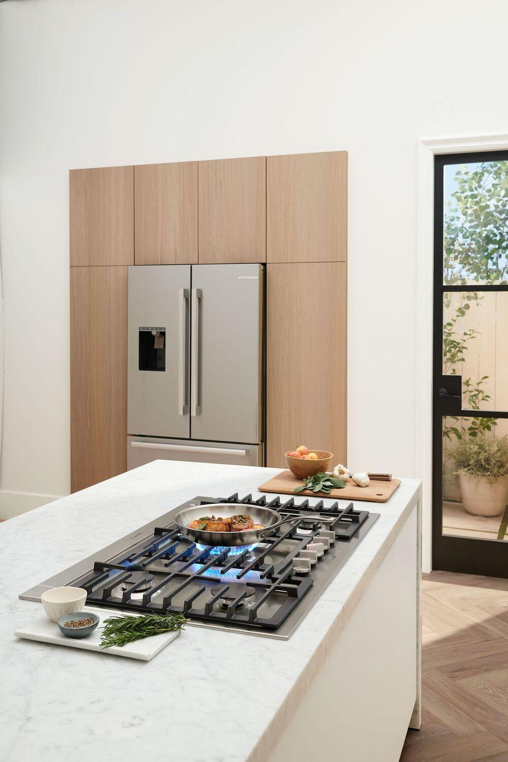 Bosch  800 Series Gas Cooktop 36'' Stainless Steel Ngm8658Uc
